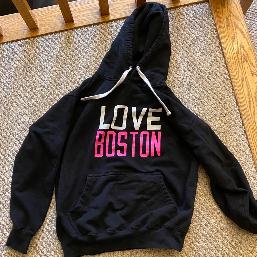 Love Boston Women’s hoodie size M
